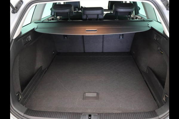 Volkswagen Passat Variant 1.5 TSI 150 PK DSG AUT. + WEGKL. TREKHAAK | 19 INCH LMV | ADAPTIVE CRUISE | APPLE CARPLAY | LED