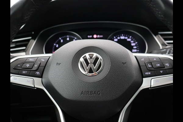 Volkswagen Passat Variant 1.5 TSI 150 PK DSG AUT. + WEGKL. TREKHAAK | 19 INCH LMV | ADAPTIVE CRUISE | APPLE CARPLAY | LED