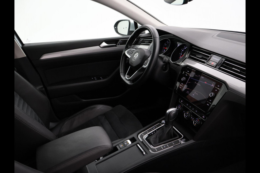 Volkswagen Passat Variant 1.5 TSI 150 PK DSG AUT. + WEGKL. TREKHAAK | 19 INCH LMV | ADAPTIVE CRUISE | APPLE CARPLAY | LED