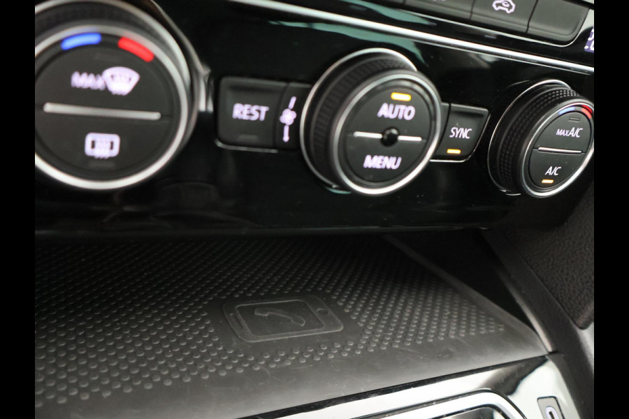 Volkswagen Passat Variant 1.5 TSI 150 PK DSG AUT. + WEGKL. TREKHAAK | 19 INCH LMV | ADAPTIVE CRUISE | APPLE CARPLAY | LED