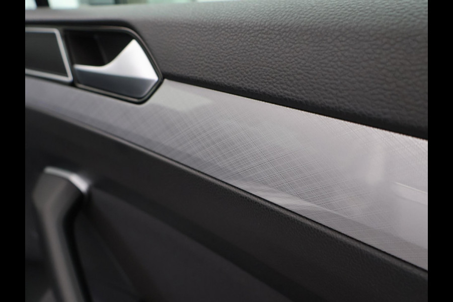 Volkswagen Passat Variant 1.5 TSI 150 PK DSG AUT. + WEGKL. TREKHAAK | 19 INCH LMV | ADAPTIVE CRUISE | APPLE CARPLAY | LED