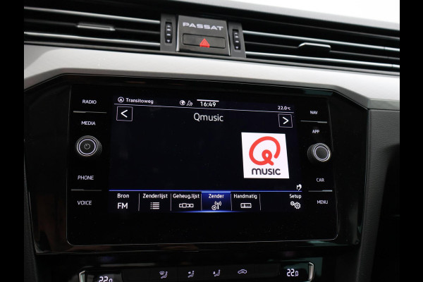 Volkswagen Passat Variant 1.5 TSI 150 PK DSG AUT. + WEGKL. TREKHAAK | 19 INCH LMV | ADAPTIVE CRUISE | APPLE CARPLAY | LED