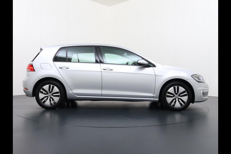 Volkswagen e-Golf e-Golf WARMTEPOMP| DODE HOEK| APPLE CARPLAY/ ANDROID AUTO| DIG. DASH | CAMERA| STOELVERW. |