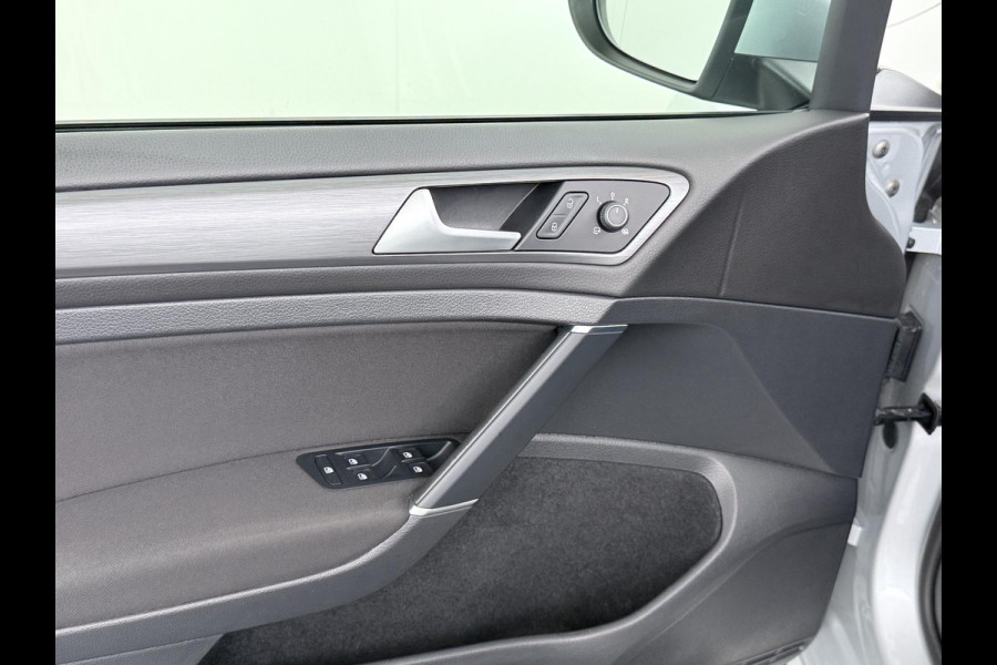 Volkswagen e-Golf e-Golf WARMTEPOMP| DODE HOEK| APPLE CARPLAY/ ANDROID AUTO| DIG. DASH | CAMERA| STOELVERW. |