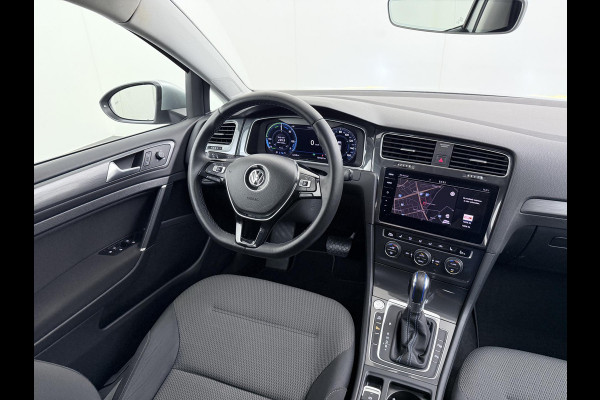 Volkswagen e-Golf e-Golf WARMTEPOMP| DODE HOEK| APPLE CARPLAY/ ANDROID AUTO| DIG. DASH | CAMERA| STOELVERW. |