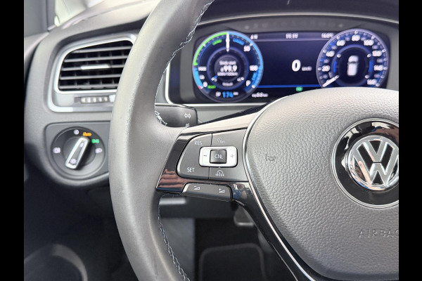 Volkswagen e-Golf e-Golf WARMTEPOMP| DODE HOEK| APPLE CARPLAY/ ANDROID AUTO| DIG. DASH | CAMERA| STOELVERW. |