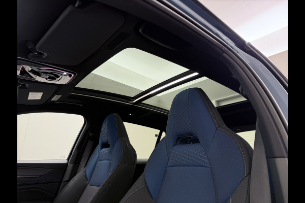 Lynk & Co 01 AUT-7 261pk PHEV Zwarte-Hemel Pano-Schuifdak Lmv 20" 360°Camera Apple Carplay Android Auto Adap.Cruise Navi Pdc Ecc Keyless Led  Elek.Memory.Stoel File assistent Dodehoek detector Elektrisch bedienbare achterklep Rijstrooksensor Wifi Verkeersbord detectie 425Nm koppel 3,7kw laadvermogen 1.800KG-Trekvermogen! €44.880 Nieuwprijs 1e Eigenaar Origineel NLse auto!