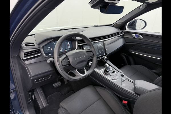 Lynk & Co 01 AUT-7 261pk PHEV Zwarte-Hemel Pano-Schuifdak Lmv 20" 360°Camera Apple Carplay Android Auto Adap.Cruise Navi Pdc Ecc Keyless Led  Elek.Memory.Stoel File assistent Dodehoek detector Elektrisch bedienbare achterklep Rijstrooksensor Wifi Verkeersbord detectie 425Nm koppel 3,7kw laadvermogen 1.800KG-Trekvermogen! €44.880 Nieuwprijs 1e Eigenaar Origineel NLse auto!