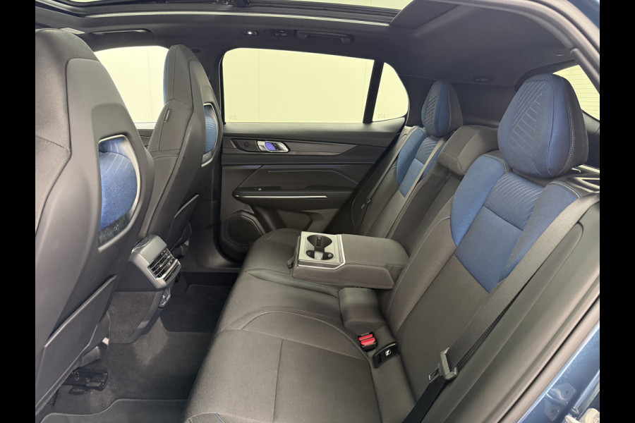 Lynk & Co 01 AUT-7 261pk PHEV Zwarte-Hemel Pano-Schuifdak Lmv 20" 360°Camera Apple Carplay Android Auto Adap.Cruise Navi Pdc Ecc Keyless Led  Elek.Memory.Stoel File assistent Dodehoek detector Elektrisch bedienbare achterklep Rijstrooksensor Wifi Verkeersbord detectie 425Nm koppel 3,7kw laadvermogen 1.800KG-Trekvermogen! €44.880 Nieuwprijs 1e Eigenaar Origineel NLse auto!