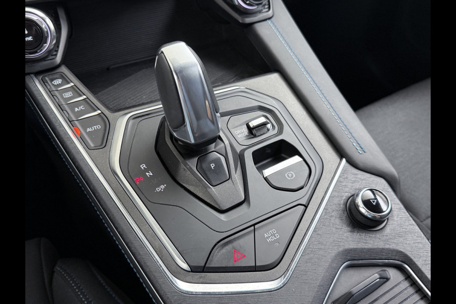 Lynk & Co 01 AUT-7 261pk PHEV Zwarte-Hemel Pano-Schuifdak Lmv 20" 360°Camera Apple Carplay Android Auto Adap.Cruise Navi Pdc Ecc Keyless Led  Elek.Memory.Stoel File assistent Dodehoek detector Elektrisch bedienbare achterklep Rijstrooksensor Wifi Verkeersbord detectie 425Nm koppel 3,7kw laadvermogen 1.800KG-Trekvermogen! €44.880 Nieuwprijs 1e Eigenaar Origineel NLse auto!