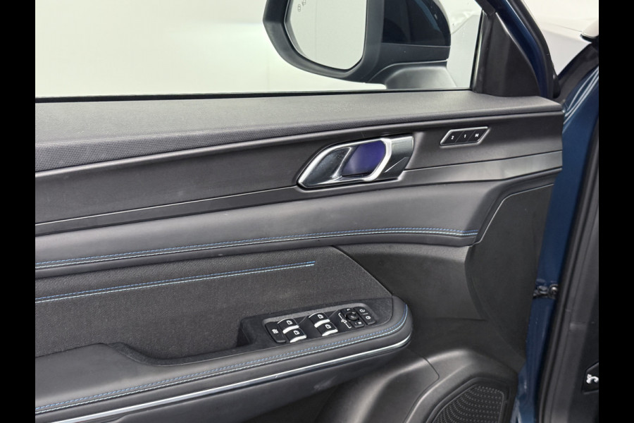 Lynk & Co 01 AUT-7 261pk PHEV Zwarte-Hemel Pano-Schuifdak Lmv 20" 360°Camera Apple Carplay Android Auto Adap.Cruise Navi Pdc Ecc Keyless Led  Elek.Memory.Stoel File assistent Dodehoek detector Elektrisch bedienbare achterklep Rijstrooksensor Wifi Verkeersbord detectie 425Nm koppel 3,7kw laadvermogen 1.800KG-Trekvermogen! €44.880 Nieuwprijs 1e Eigenaar Origineel NLse auto!