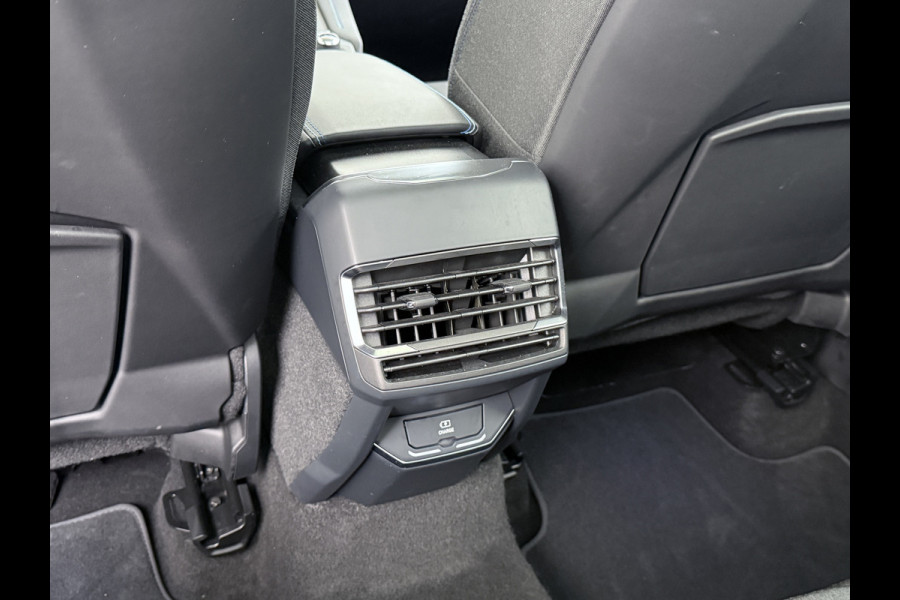 Lynk & Co 01 AUT-7 261pk PHEV Zwarte-Hemel Pano-Schuifdak Lmv 20" 360°Camera Apple Carplay Android Auto Adap.Cruise Navi Pdc Ecc Keyless Led  Elek.Memory.Stoel File assistent Dodehoek detector Elektrisch bedienbare achterklep Rijstrooksensor Wifi Verkeersbord detectie 425Nm koppel 3,7kw laadvermogen 1.800KG-Trekvermogen! €44.880 Nieuwprijs 1e Eigenaar Origineel NLse auto!