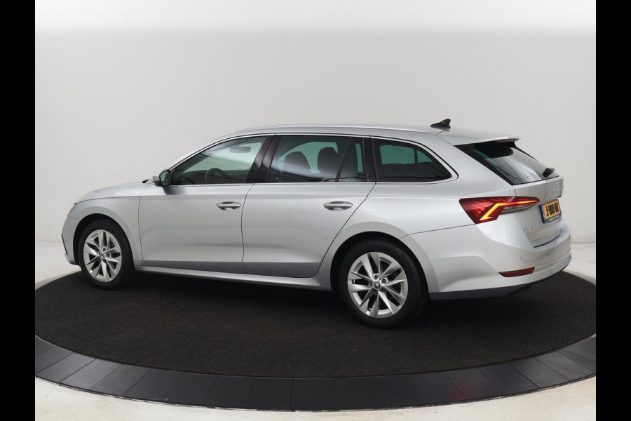 Škoda Octavia 1.5 TSI First Edition | Stoelverwarming | Adaptive cruise | Carplay | Sfeerverlichting | Matrix LED | Navigatie | Parkeerhulp | Keyless | DAB | Virtual Cockpit