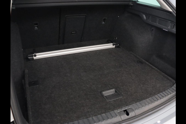 Škoda Octavia 1.5 TSI First Edition | Stoelverwarming | Adaptive cruise | Carplay | Sfeerverlichting | Matrix LED | Navigatie | Parkeerhulp | Keyless | DAB | Virtual Cockpit