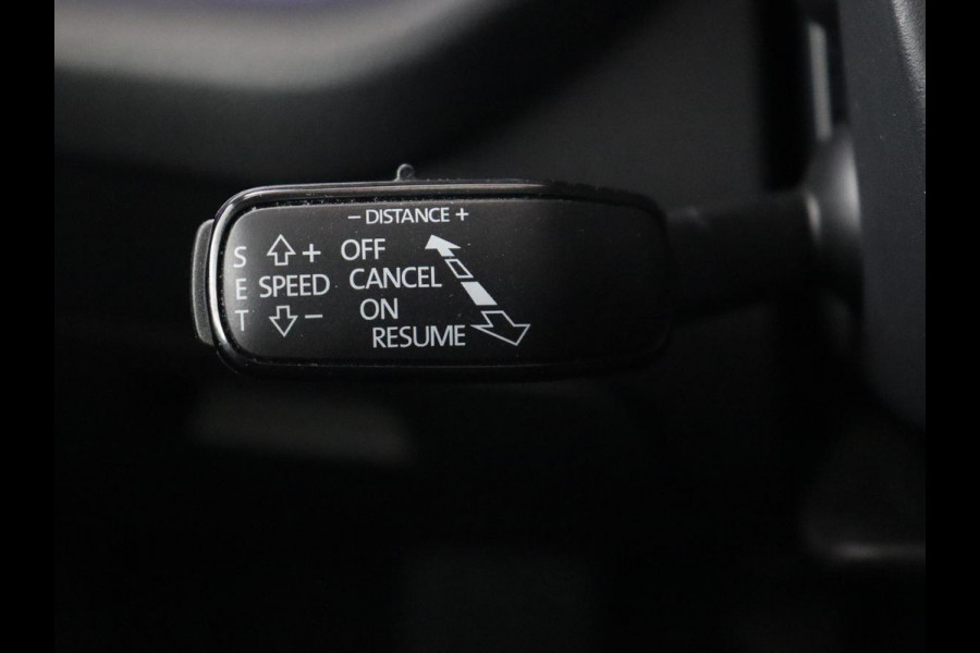 Škoda Octavia 1.5 TSI First Edition | Stoelverwarming | Adaptive cruise | Carplay | Sfeerverlichting | Matrix LED | Navigatie | Parkeerhulp | Keyless | DAB | Virtual Cockpit