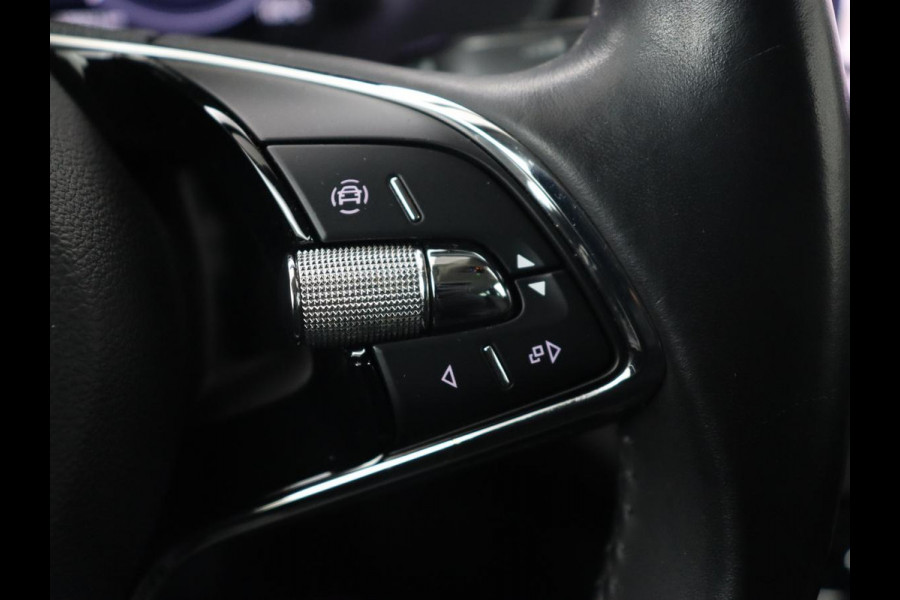 Škoda Octavia 1.5 TSI First Edition | Stoelverwarming | Adaptive cruise | Carplay | Sfeerverlichting | Matrix LED | Navigatie | Parkeerhulp | Keyless | DAB | Virtual Cockpit