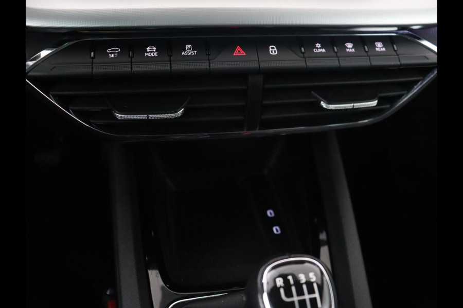 Škoda Octavia 1.5 TSI First Edition | Stoelverwarming | Adaptive cruise | Carplay | Sfeerverlichting | Matrix LED | Navigatie | Parkeerhulp | Keyless | DAB | Virtual Cockpit