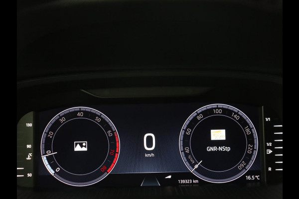 Škoda Octavia 1.5 TSI First Edition | Stoelverwarming | Adaptive cruise | Carplay | Sfeerverlichting | Matrix LED | Navigatie | Parkeerhulp | Keyless | DAB | Virtual Cockpit