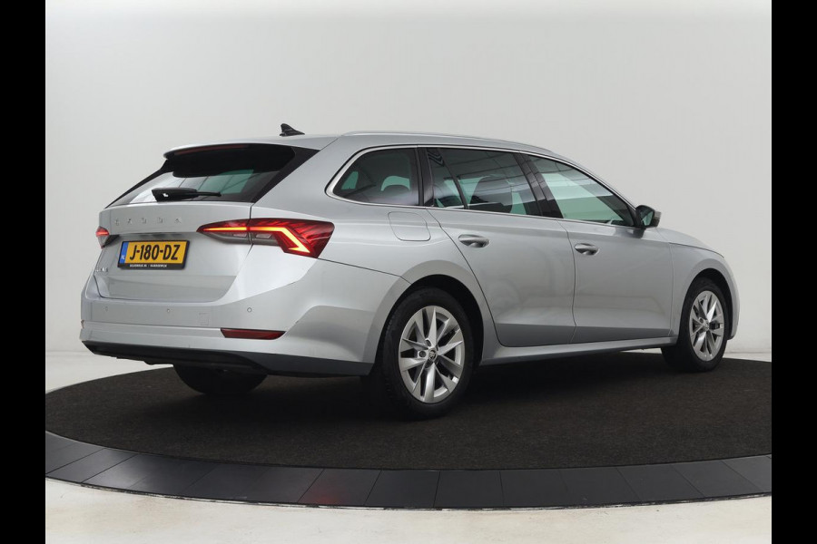 Škoda Octavia 1.5 TSI First Edition | Stoelverwarming | Adaptive cruise | Carplay | Sfeerverlichting | Matrix LED | Navigatie | Parkeerhulp | Keyless | DAB | Virtual Cockpit