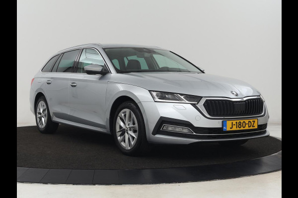 Škoda Octavia 1.5 TSI First Edition | Stoelverwarming | Adaptive cruise | Carplay | Sfeerverlichting | Matrix LED | Navigatie | Parkeerhulp | Keyless | DAB | Virtual Cockpit