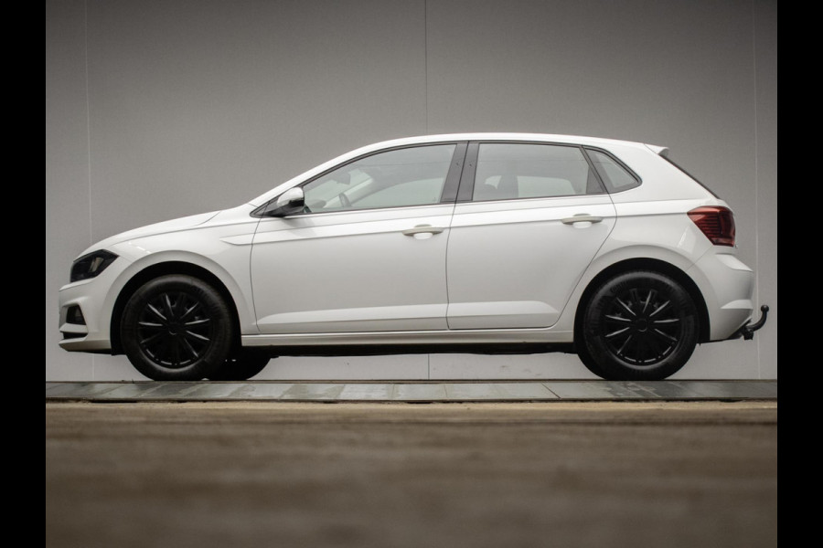 Volkswagen Polo 1.0 TSI Comfortline Sport (APPLE CARPLAY,GROOT NAVI,LED,CRUISE,TREKHAAK,DAB,SPORTSTOELEN,NETTE STAAT)