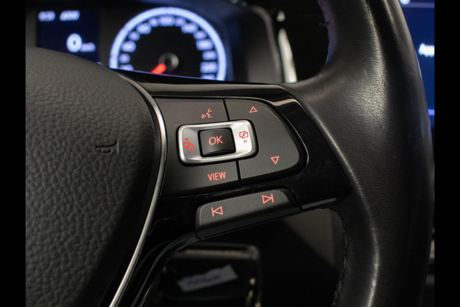Volkswagen Polo 1.0 TSI Comfortline Sport (APPLE CARPLAY,GROOT NAVI,LED,CRUISE,TREKHAAK,DAB,SPORTSTOELEN,NETTE STAAT)