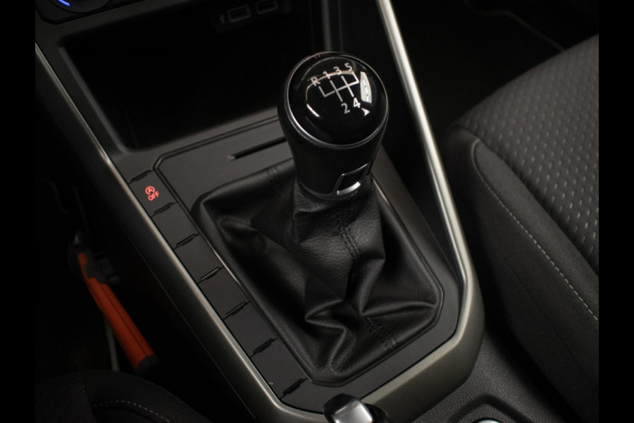 Volkswagen Polo 1.0 TSI Comfortline Sport (APPLE CARPLAY,GROOT NAVI,LED,CRUISE,TREKHAAK,DAB,SPORTSTOELEN,NETTE STAAT)