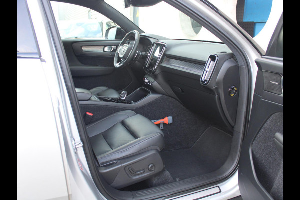 Volvo XC40 2.0 T5 AWD R-Design Intro Edition | ELEKTRISCH SCHUIFDAK | LEDEREN BEKLEDING | 2100 KG TREKGEWICHT |