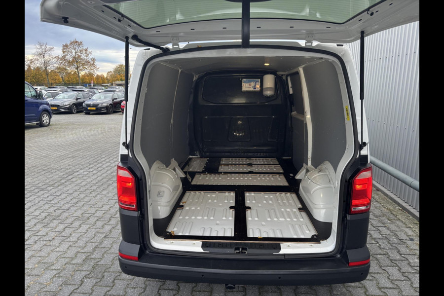 Volkswagen Transporter 2.0 TDI L2H1*A/C*NAVI*CRUISE*CAMERA*