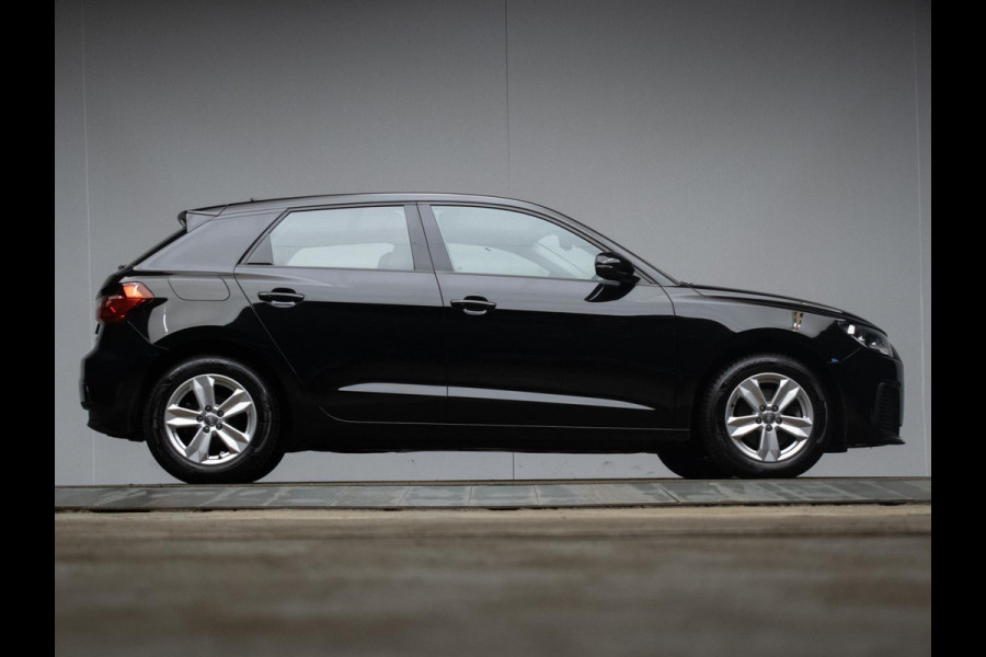 Audi A1 Sportback 30 TFSI Sport (APPLE CARPLAY,NAVI,CRUISE,DIGITAL COCKPIT,LED,BLACK EDITION,SPORTSTOELEN,LM VELGEN,NETTE STAAT)