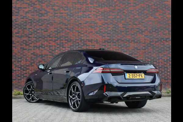 BMW 5 Serie 550e xDrive | M-Performance - Pano - Trekhaak - HUD - B&W