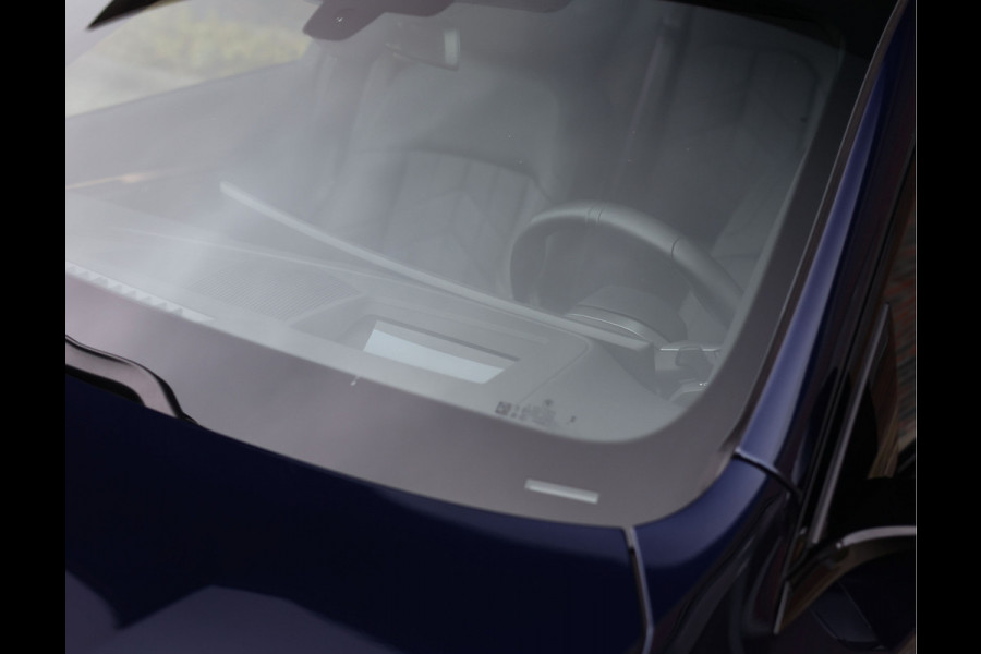 BMW 5 Serie 550e xDrive | M-Performance - Pano - Trekhaak - HUD - B&W