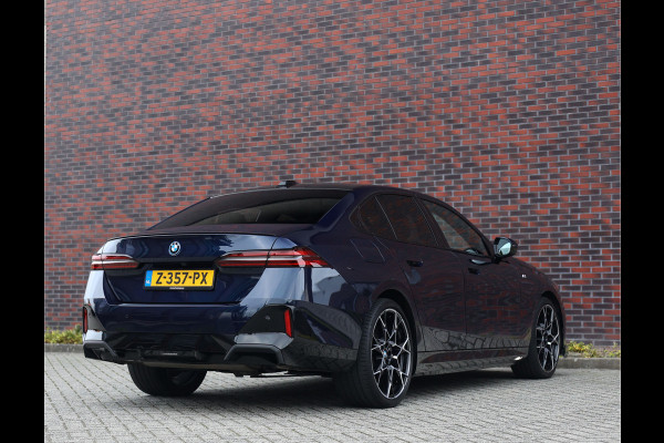 BMW 5 Serie 550e xDrive | M-Performance - Pano - Trekhaak - HUD - B&W