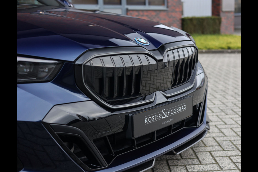 BMW 5 Serie 550e xDrive | M-Performance - Pano - Trekhaak - HUD - B&W