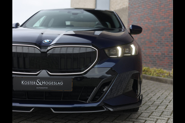 BMW 5 Serie 550e xDrive | M-Performance - Pano - Trekhaak - HUD - B&W