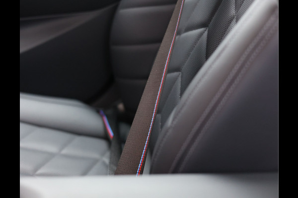 BMW 5 Serie 550e xDrive | M-Performance - Pano - Trekhaak - HUD - B&W