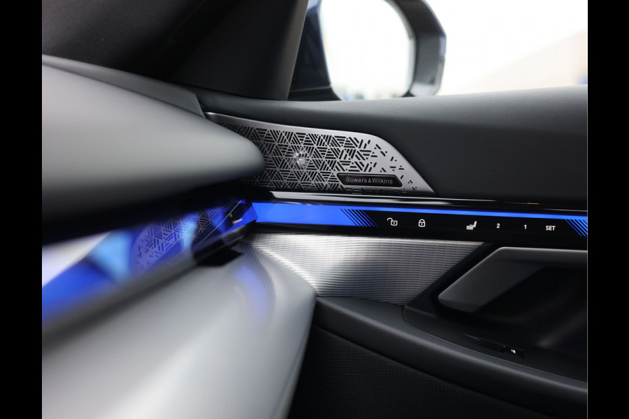 BMW 5 Serie 550e xDrive | M-Performance - Pano - Trekhaak - HUD - B&W