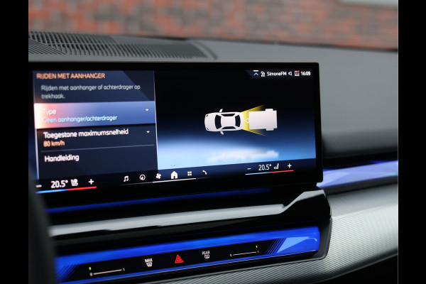 BMW 5 Serie 550e xDrive | M-Performance - Pano - Trekhaak - HUD - B&W