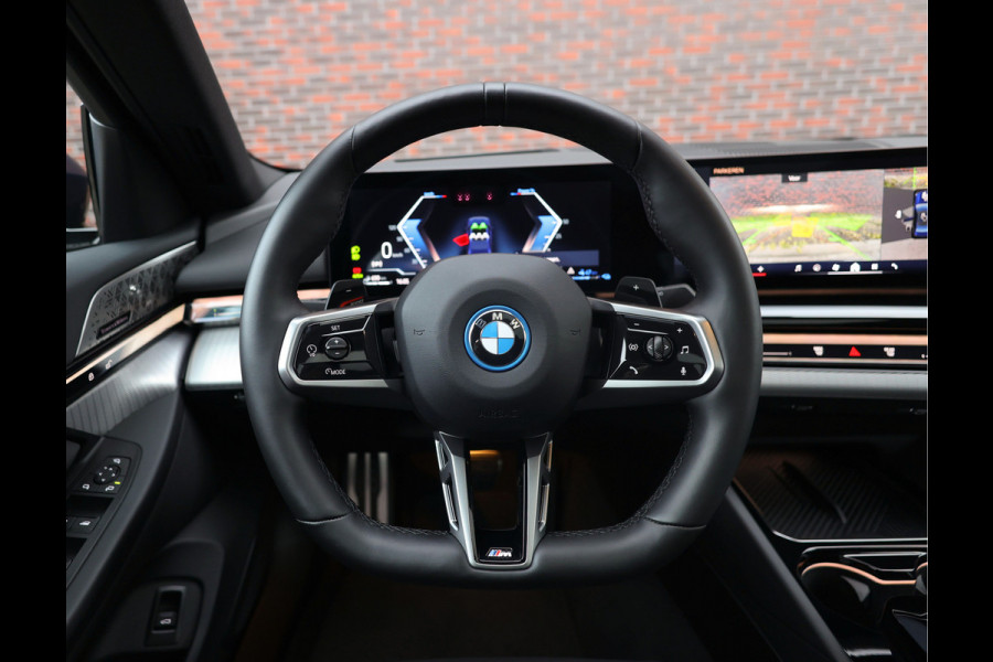 BMW 5 Serie 550e xDrive | M-Performance - Pano - Trekhaak - HUD - B&W