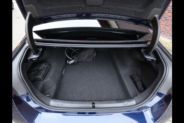 BMW 5 Serie 550e xDrive | M-Performance - Pano - Trekhaak - HUD - B&W