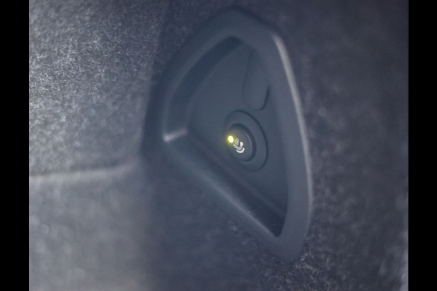 BMW 5 Serie 550e xDrive | M-Performance - Pano - Trekhaak - HUD - B&W