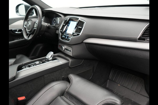 Volvo XC90 T8 Twin Engine AWD Inscription 7 Persoons 394pk Plug In Hybrid Dealer O.H PHEV | Panodak | Adaptive Cruise | Luxe Lederen Comfortzetels Massage & Ventilatie | Head Up | 360 Camera | Harman Kardon | Blis | Apple Carplay | Navigatie |