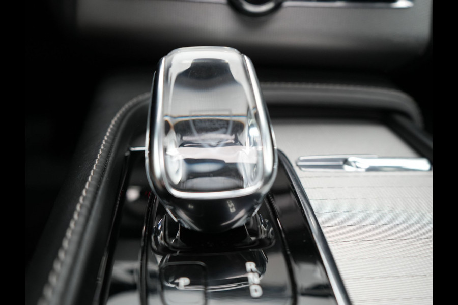 Volvo XC90 T8 Twin Engine AWD Inscription 7 Persoons 394pk Plug In Hybrid Dealer O.H PHEV | Panodak | Adaptive Cruise | Luxe Lederen Comfortzetels Massage & Ventilatie | Head Up | 360 Camera | Harman Kardon | Blis | Apple Carplay | Navigatie |