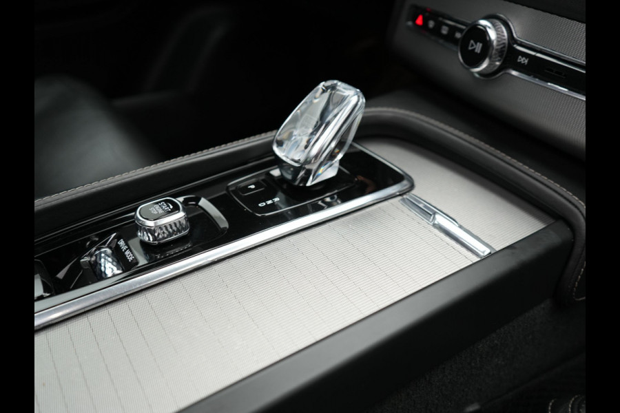 Volvo XC90 T8 Twin Engine AWD Inscription 7 Persoons 394pk Plug In Hybrid Dealer O.H PHEV | Panodak | Adaptive Cruise | Luxe Lederen Comfortzetels Massage & Ventilatie | Head Up | 360 Camera | Harman Kardon | Blis | Apple Carplay | Navigatie |