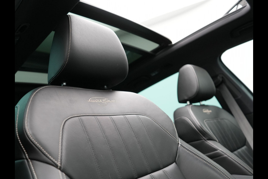 Škoda Superb Combi 1.4 TSI iV Laurin & Klement Plug In Hybrid 218pk Dealer O.H PHEV | Panodak | Trekhaak af Fabriek | Adaptive Cruise | Lederen Sportstoelen Memory & Venilatie | Camera | Crystal LED | 19"L.M | Virtual | Navigatie |