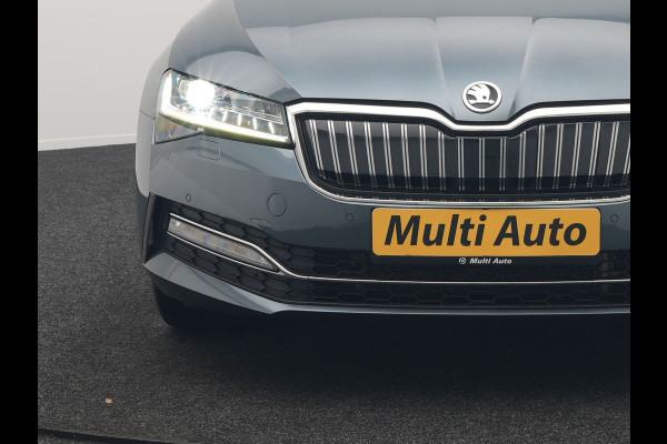 Škoda Superb Combi 1.4 TSI iV Laurin & Klement Plug In Hybrid 218pk Dealer O.H PHEV | Panodak | Trekhaak af Fabriek | Adaptive Cruise | Lederen Sportstoelen Memory & Venilatie | Camera | Crystal LED | 19"L.M | Virtual | Navigatie |