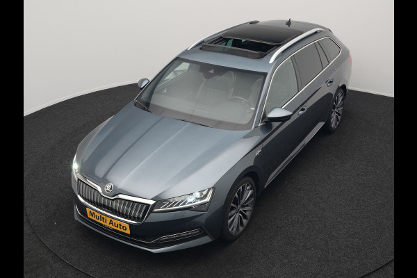 Škoda Superb Combi 1.4 TSI iV Laurin & Klement Plug In Hybrid 218pk Dealer O.H PHEV | Panodak | Trekhaak af Fabriek | Adaptive Cruise | Lederen Sportstoelen Memory & Venilatie | Camera | Crystal LED | 19"L.M | Virtual | Navigatie |