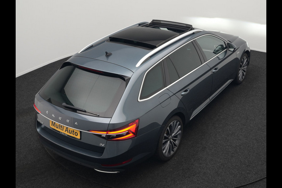 Škoda Superb Combi 1.4 TSI iV Laurin & Klement Plug In Hybrid 218pk Dealer O.H PHEV | Panodak | Trekhaak af Fabriek | Adaptive Cruise | Lederen Sportstoelen Memory & Venilatie | Camera | Crystal LED | 19"L.M | Virtual | Navigatie |