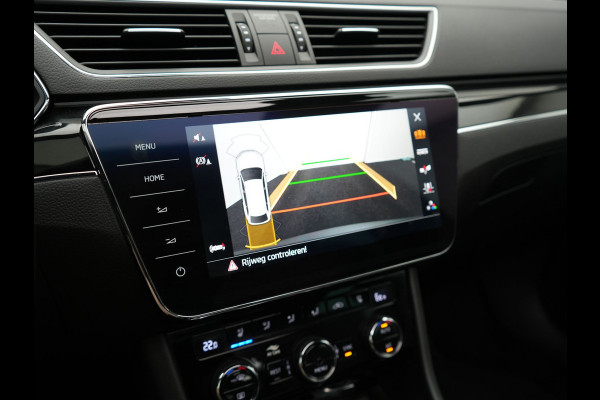 Škoda Superb Combi 1.4 TSI iV Laurin & Klement Plug In Hybrid 218pk Dealer O.H PHEV | Panodak | Trekhaak af Fabriek | Adaptive Cruise | Lederen Sportstoelen Memory & Venilatie | Camera | Crystal LED | 19"L.M | Virtual | Navigatie |