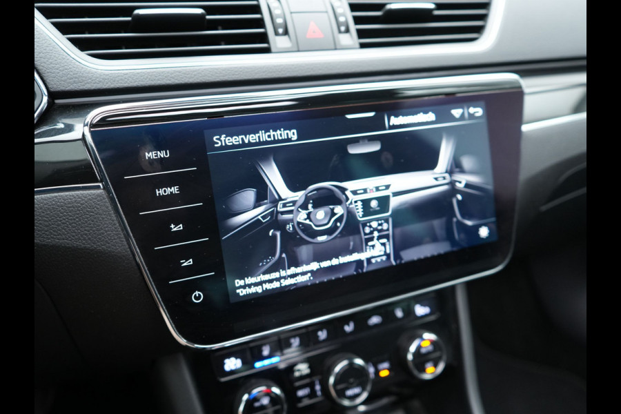 Škoda Superb Combi 1.4 TSI iV Laurin & Klement Plug In Hybrid 218pk Dealer O.H PHEV | Panodak | Trekhaak af Fabriek | Adaptive Cruise | Lederen Sportstoelen Memory & Venilatie | Camera | Crystal LED | 19"L.M | Virtual | Navigatie |